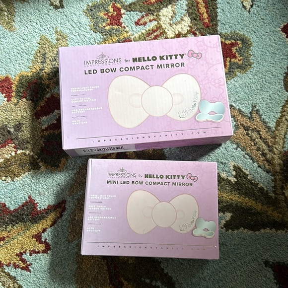 BIG Impressions Vanity Hello Kitty LED Bow Compact Mirror - Picture 1 of 3